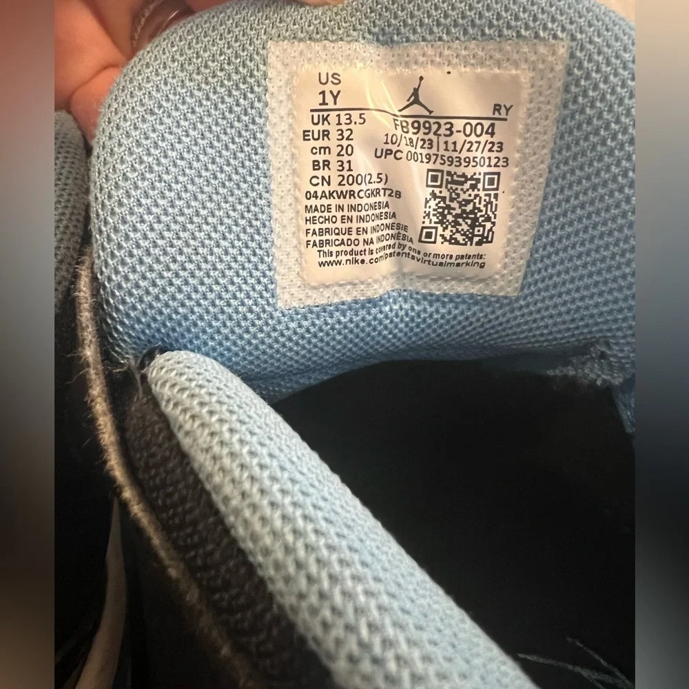 Nike kids Jordan Stay Loyal 3 flight sneaker/ Velcro closure/excellent condition - Picture 3 of 5